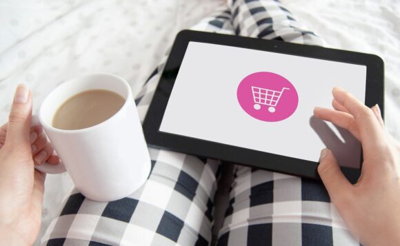 From Try-Ons to Treasure Hunts: The Spectacular Impact of AR and WebXR on Shopping